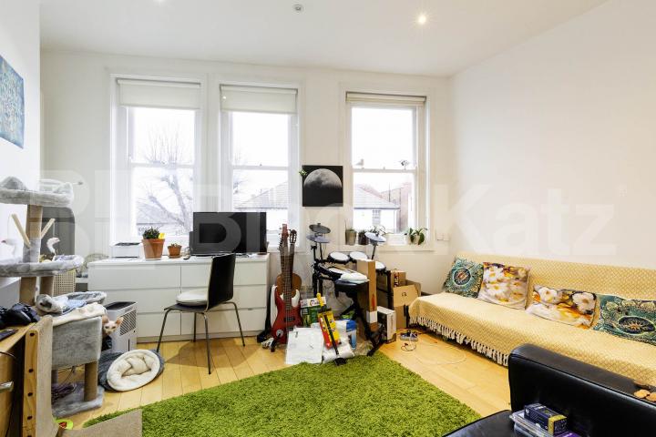 			3 Bedroom, 1 bath, 1 reception Flat			 Pages Lane, Muswell Hill